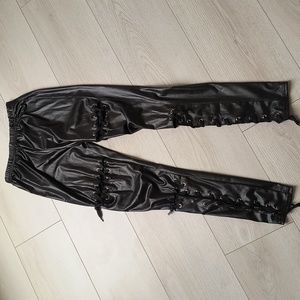 Black shiney leggings